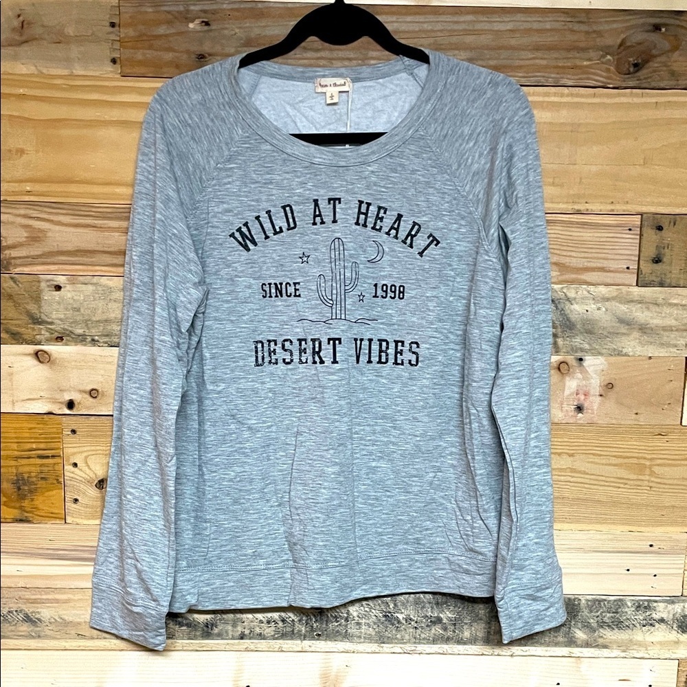 Hem & Thread size L Gray Long Sleeve Lightweight Buttery Soft Graphic Sweatshirt